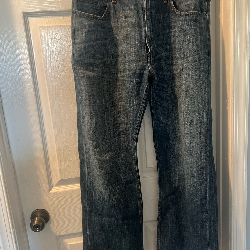 Levi's Blue Relaxed Jeans with Classic Denim Style